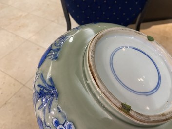Un br&ucirc;le-parfum en porcelaine de Chine en bleu et blanc sur fond c&eacute;ladon, Kangxi